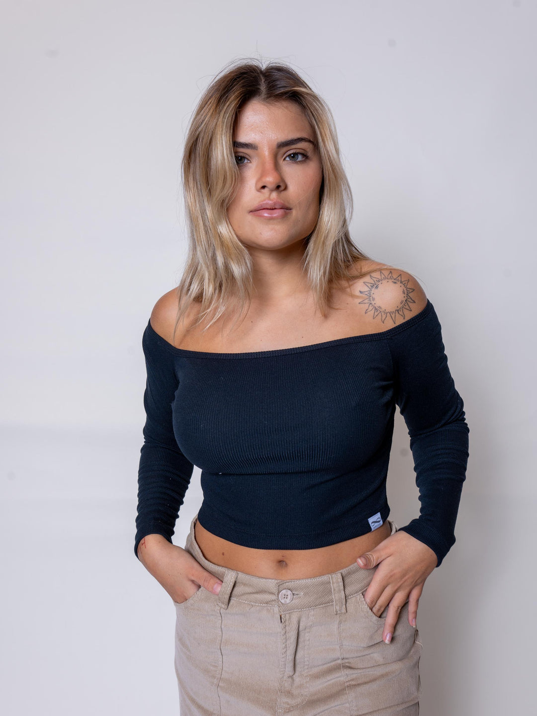 Cropped Manga Longa Preto