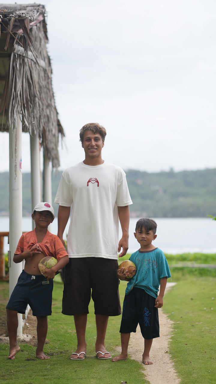 Camiseta Premium Oversized "In God's Hand"