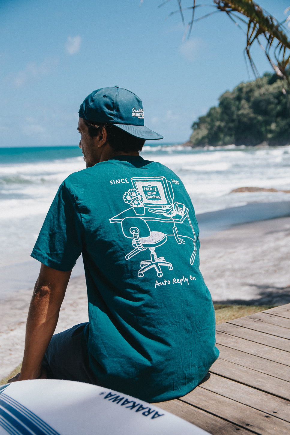 Camiseta Premium Oversized "Gone Surfing"